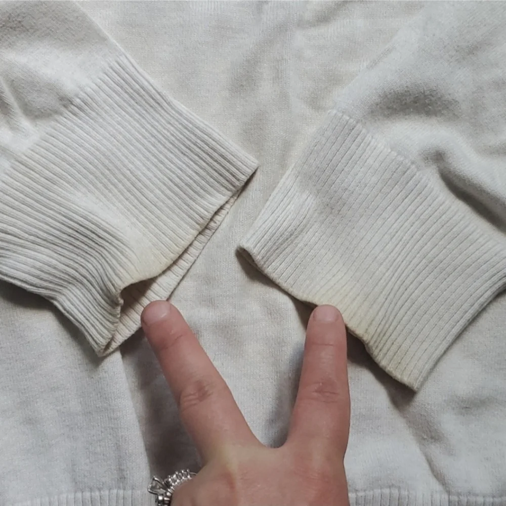 Banana Republic Cream Light Weight V Kneck Sweater-L